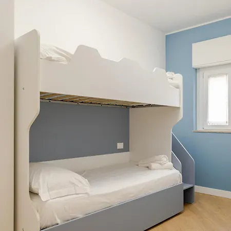 Sunny Relais By The Sea With Park