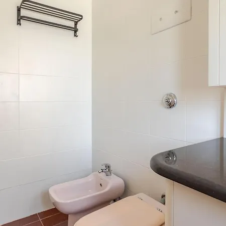 Sunny Relais By The Sea With Park