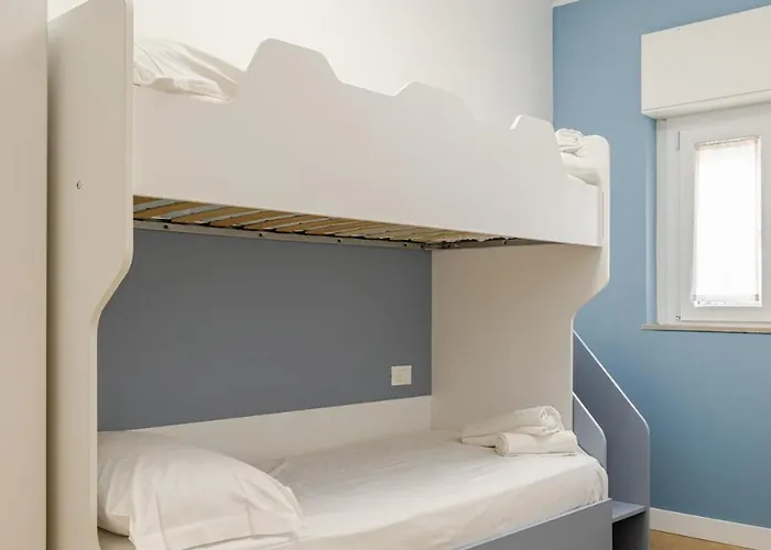 Sunny Relais By The Sea With Park