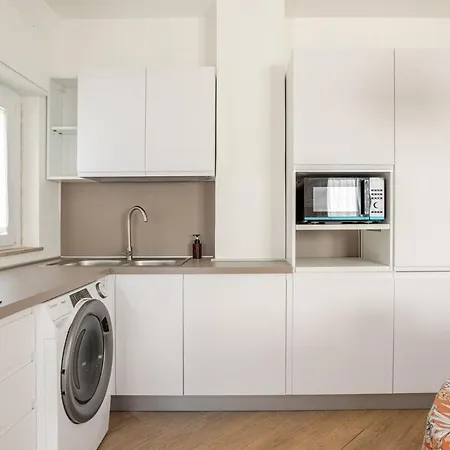 Sunny Relais By The Sea With Park Apartment